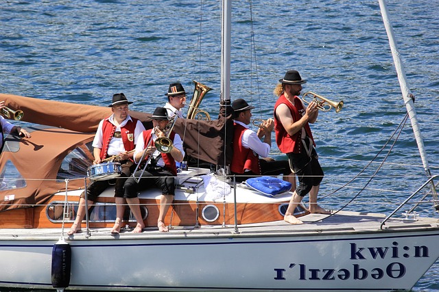 表现更是成 表现更是成